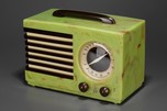 Beautiful Bright Pistachio Green Emerson ’Aristocrat’ 400 Catalin Radio